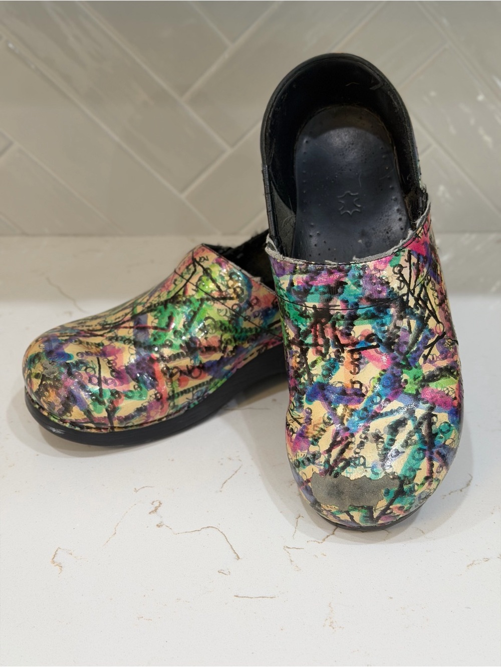 Dansko Colorful Abstract Graffiti Leather Clogs Size 40 Artsy